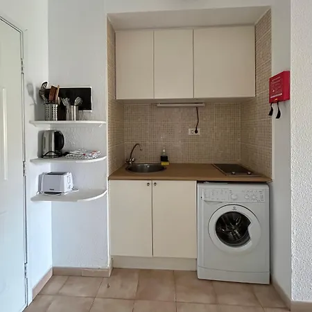 Pool View Studio Apartment Ref C015 *