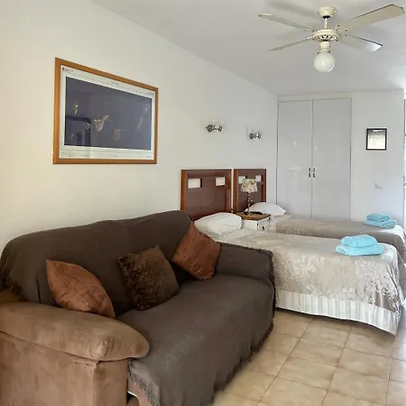 Pool View Studio Apartment Ref C015 شقة *